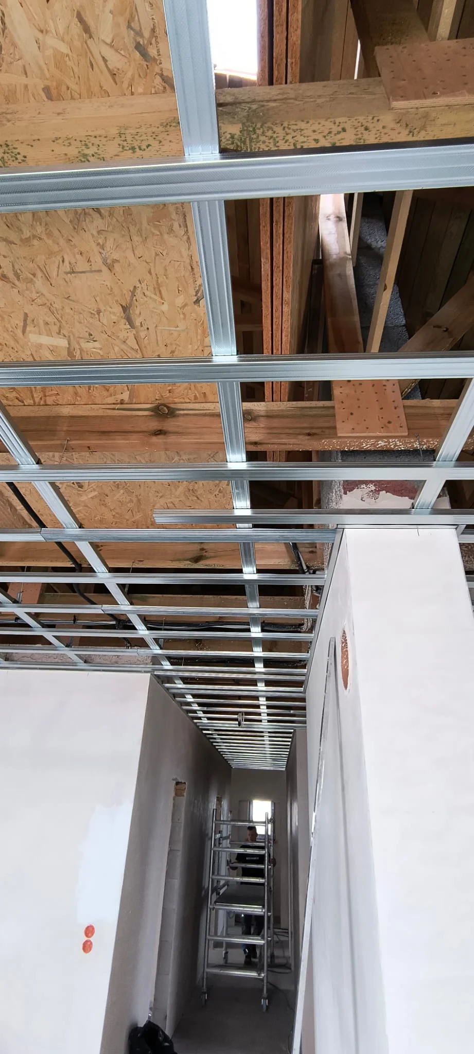 Sufit-podwieszany-Boruja-Koscielna-APM_Marcin_Wos