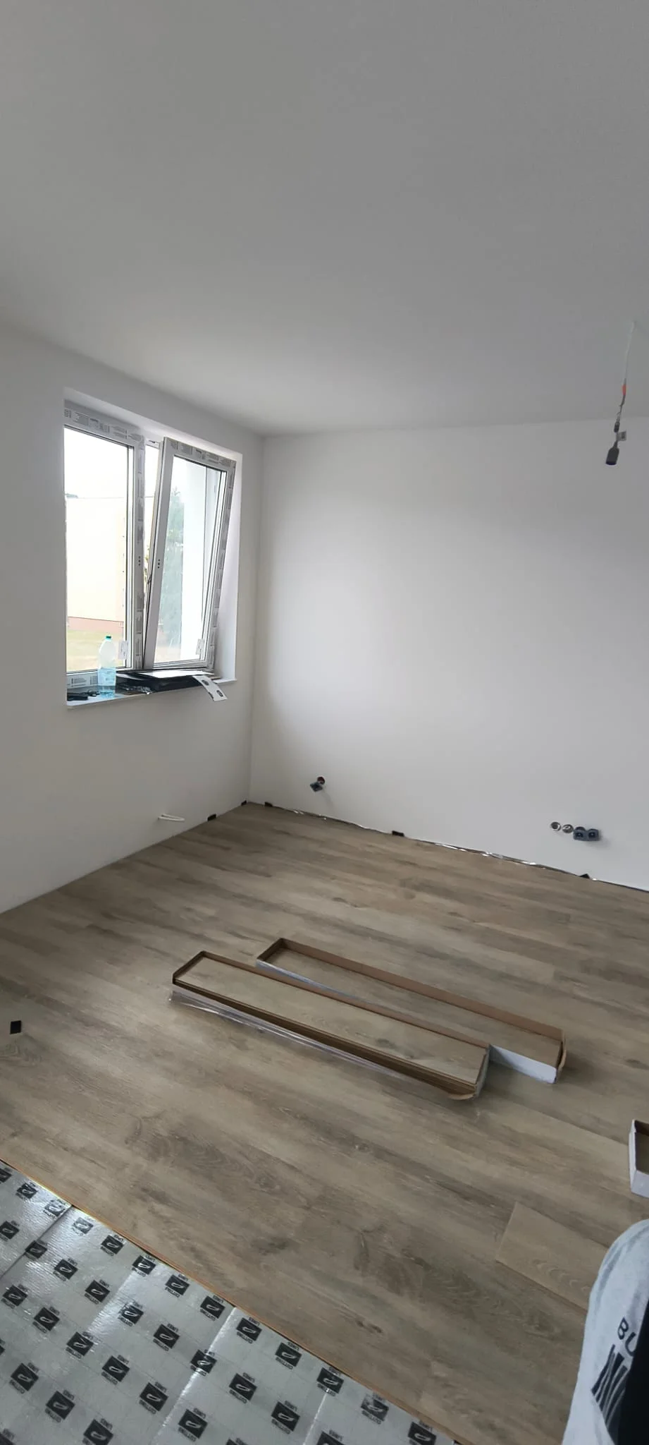 Szpachlowanie i malowanie agregatem Przytoczna-APM_Marcin_Wos